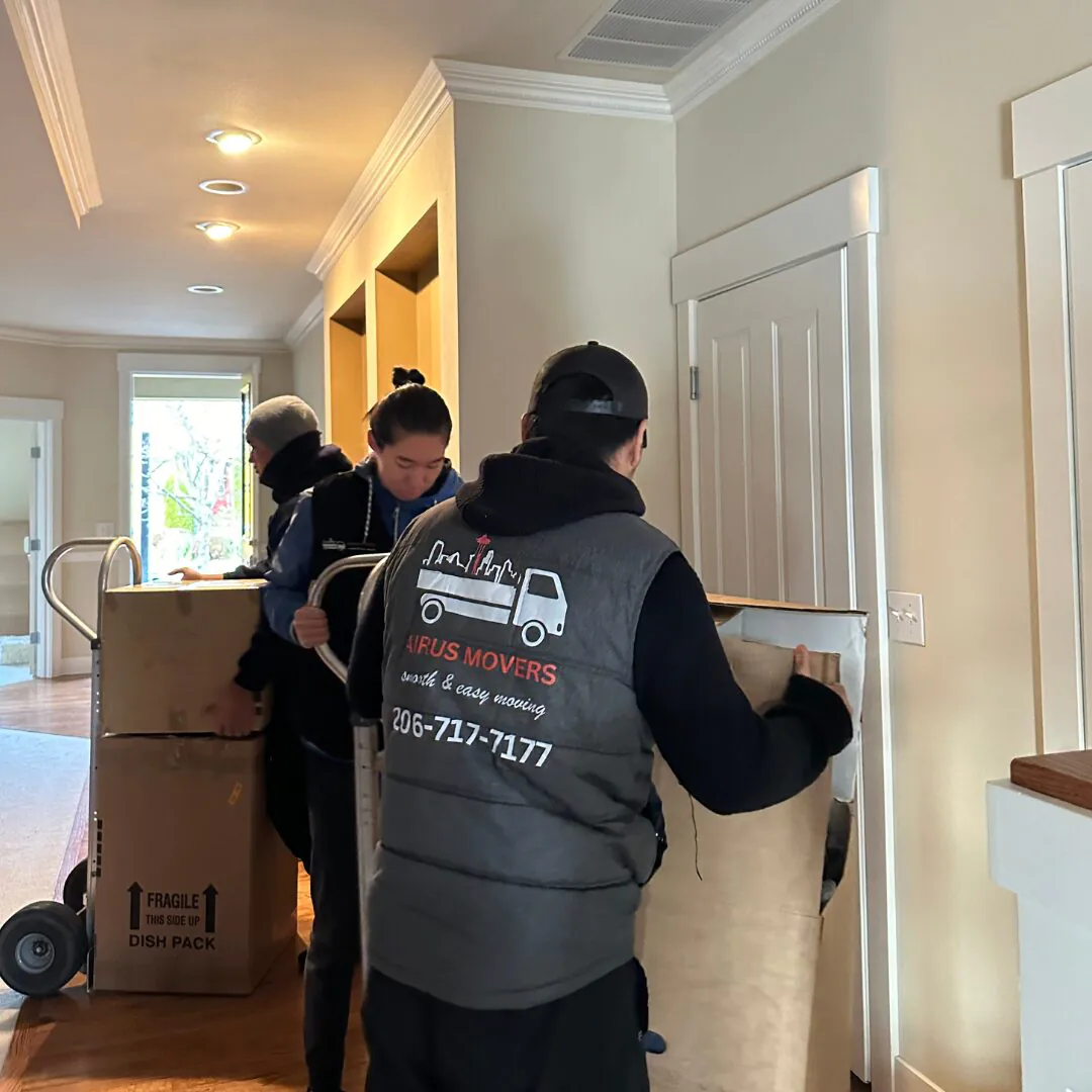 Airus Movers crew working in Kent, WA — photo 11
