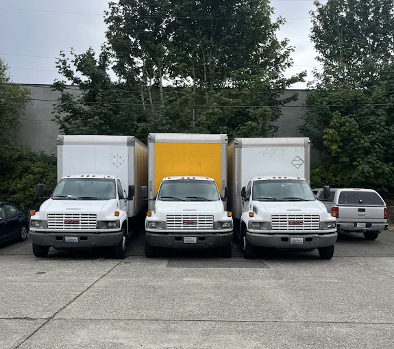 Airus Movers crew working in Burien, WA — photo 2