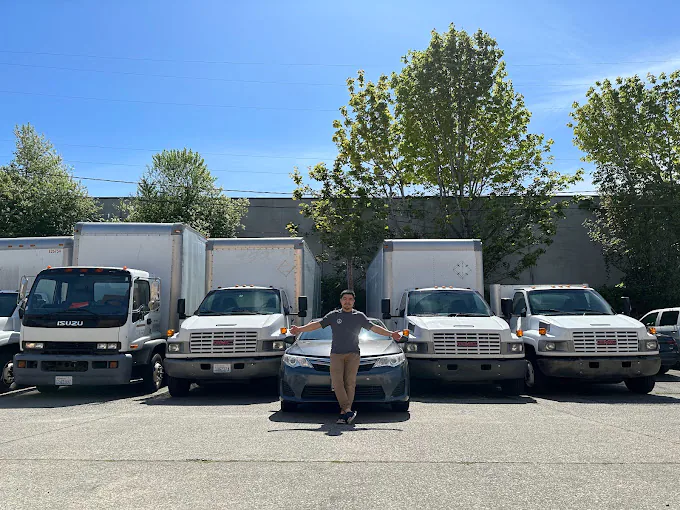 Airus Movers crew working in Kent, WA — photo 3