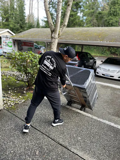 Airus Movers crew at work — photo 7