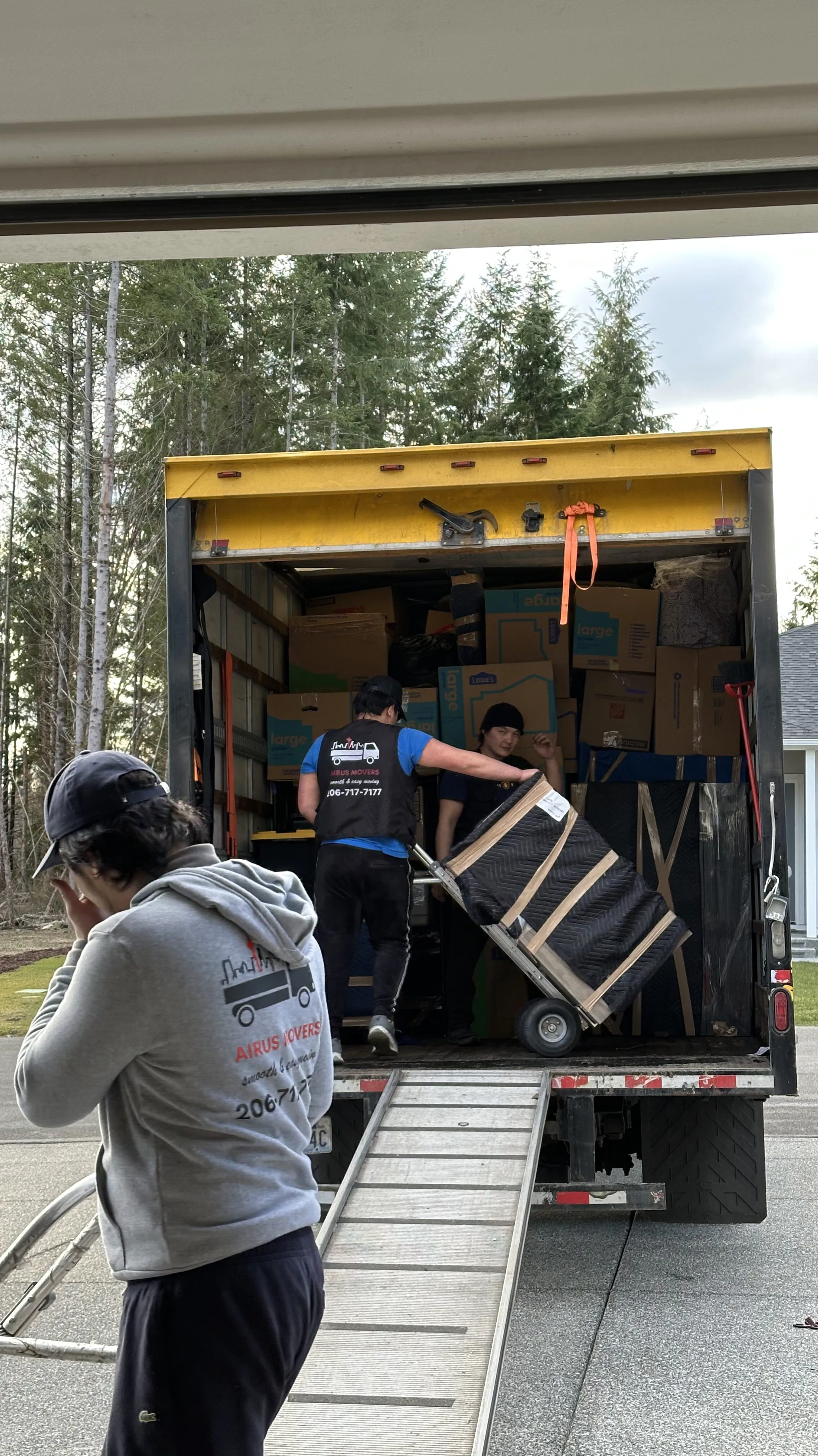 Airus Movers crew working in Burien, WA — photo 10