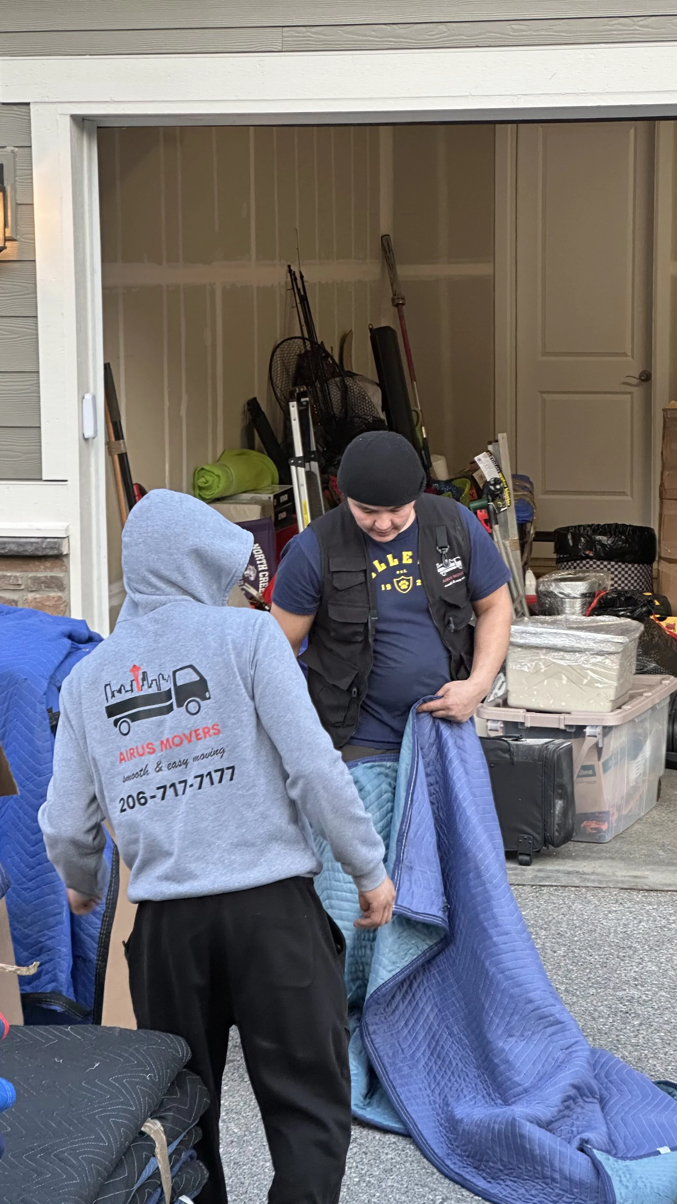 Airus Movers crew working in Burien, WA — photo 12