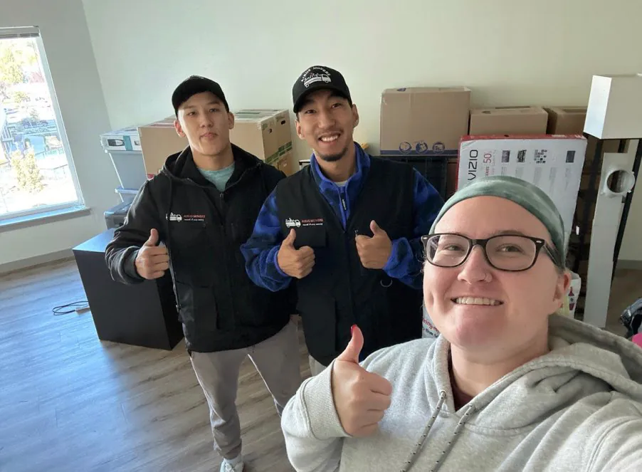 Airus Movers crew working in Burien, WA — photo 5