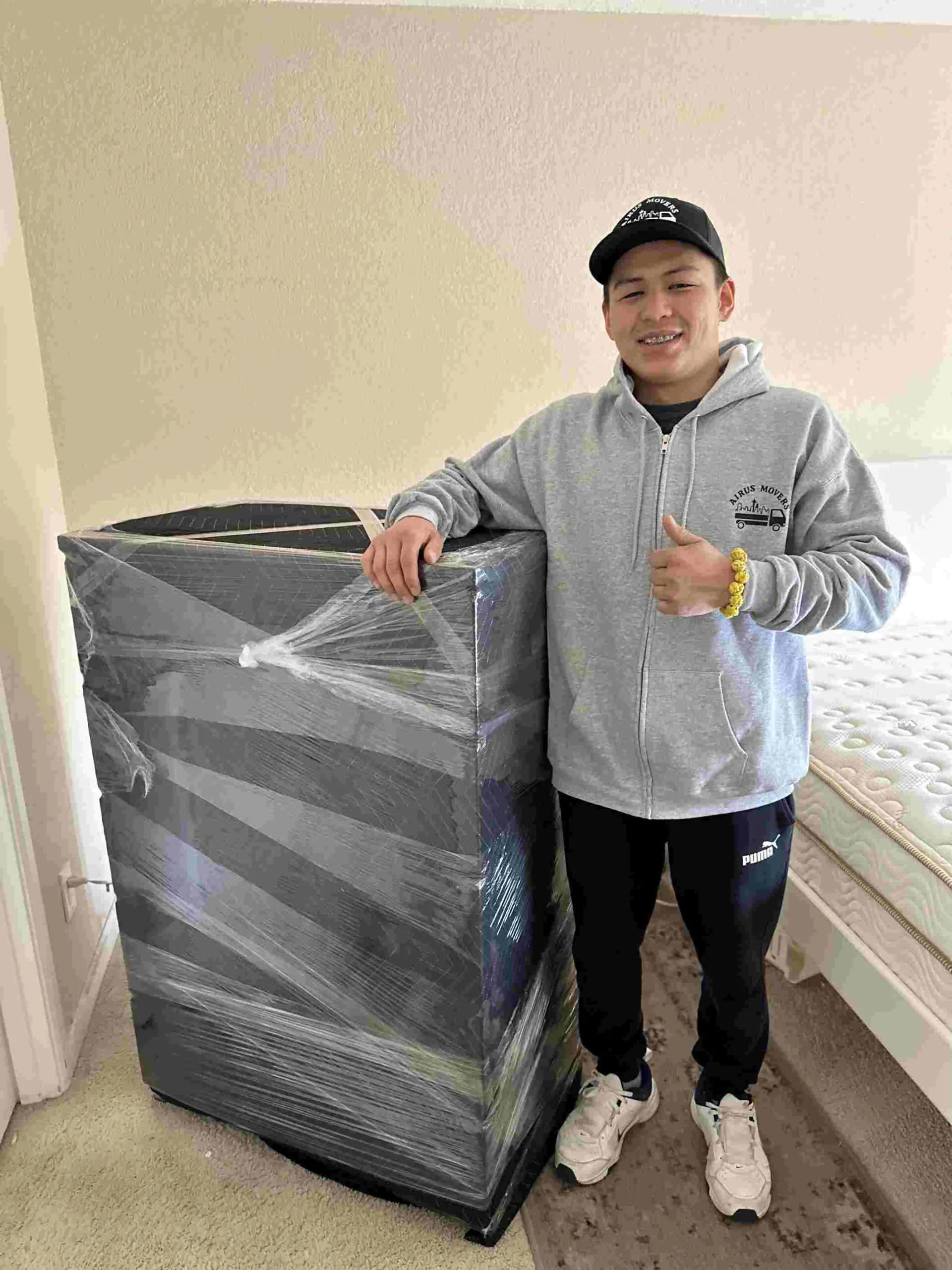 Airus Movers crew working in Burien, WA — photo 9