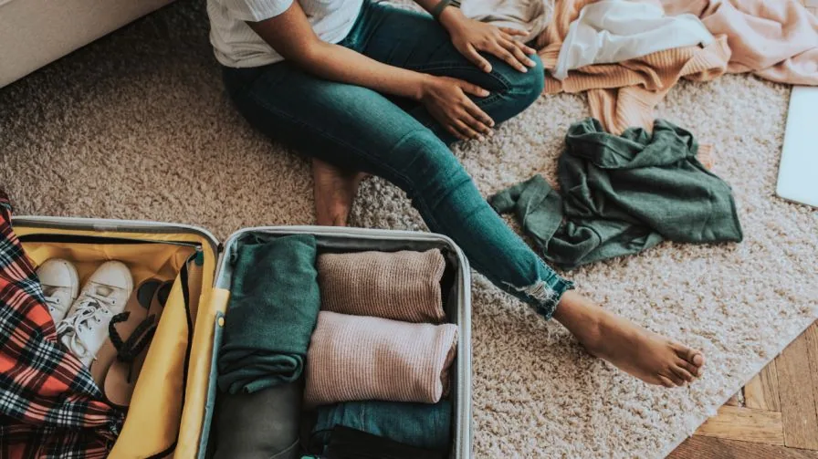 How to Pack Clothes for a Moving?